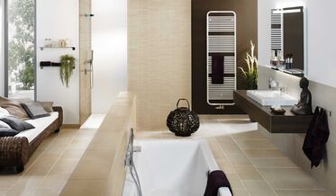 Ein schön gestalteter Badbereich im wohnlichen Ambiente.
